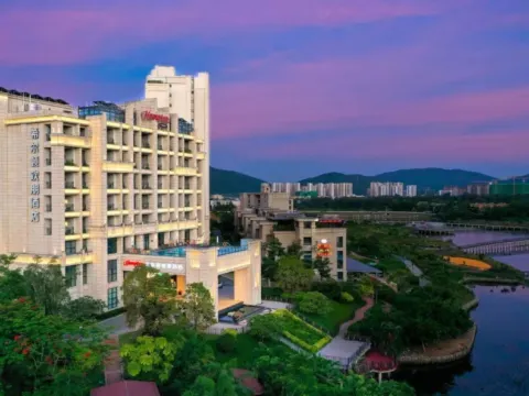 三亞未名湖公園希爾頓歡朋酒店