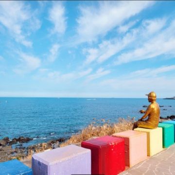 濟州5天韓遊之旅 ※Osulloc雪綠茶博物館、沉浸式數碼藝術館ArteMuseum、彩虹遊艇+海女下水表演秀、海女博物館、風之山坡Boromwat、城山日出峰、透明獨木舟體驗、道頭洞彩虹海岸道路