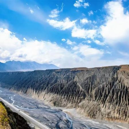 初春綻放‧漫遊北疆(烏魯木齊、吐魯番、精河)8天深度美景純玩團 賽里木湖、獨山子大峽谷、庫木塔格沙漠、吐峪溝、天山天池、野馬古生態園、火焰山、坎兒井、交河故城、國際大巴扎