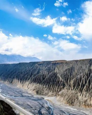 初春綻放‧漫遊北疆(烏魯木齊、吐魯番、精河)8天深度美景純玩團 賽里木湖、獨山子大峽谷、庫木塔格沙漠、吐峪溝、天山天池、野馬古生態園、火焰山、坎兒井、交河故城、國際大巴扎