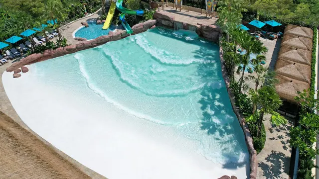 Centre Point Prime Pattaya 酒店內夏威夷式水上樂園