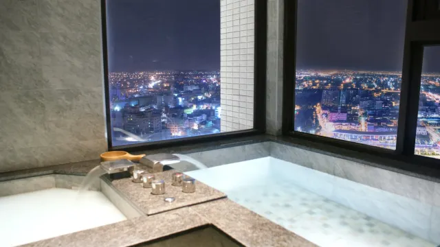 村卻國際温泉酒店