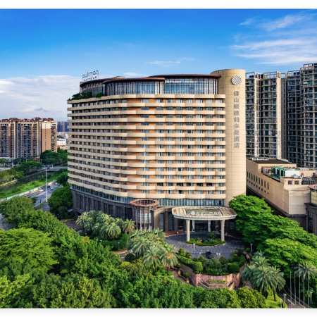 《悠閒順德》連續2晚保證入住國際品牌Pullman順德雅高鉑爾曼酒店 【酒店豐富自助晚餐】【金瓜翠玉藏八珍(位上)+鮑汁燴海參宴】【長白山人參燉花膠雞(位上)+生炸石岐乳鴿(每人半隻)】順德純玩3天團