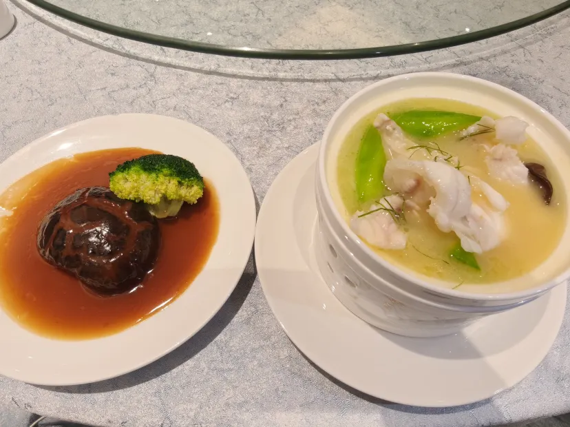 翅湯過橋脆肉鯇(位上)+鮑汁麵包花菇(位上)