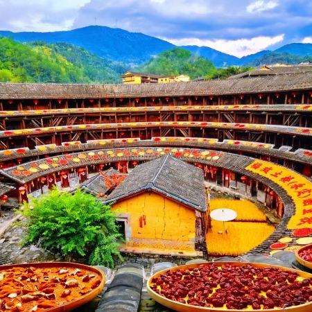 漳州+南靖縣+長汀4天團·🍂秋色土樓、韻味古城 🍂《世界文化遺產》初溪百年土樓曬秋~集慶樓、百香果採摘（9月）/金秋稻田（10月）/古田賞楓（11月）、世界客家首府長汀古城、畫舫夜遊汀州、漳州古城4天升級純玩高鐵團