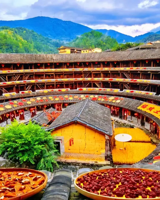 漳州+南靖縣+長汀4天團·🍂秋色土樓、韻味古城 🍂《世界文化遺產》初溪百年土樓曬秋~集慶樓、百香果採摘(9月)/金秋稻田(10月)/古田賞楓(11月)、世界客家首府長汀古城、畫舫夜遊汀州、漳州古城4天升級純玩高鐵團