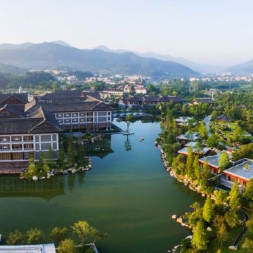 新興+江門3天團·保證入住 新興禪泉度假酒店(每房貼心安排精美果盤)+洲際集團旗下品牌 江門保利皇冠假日酒店