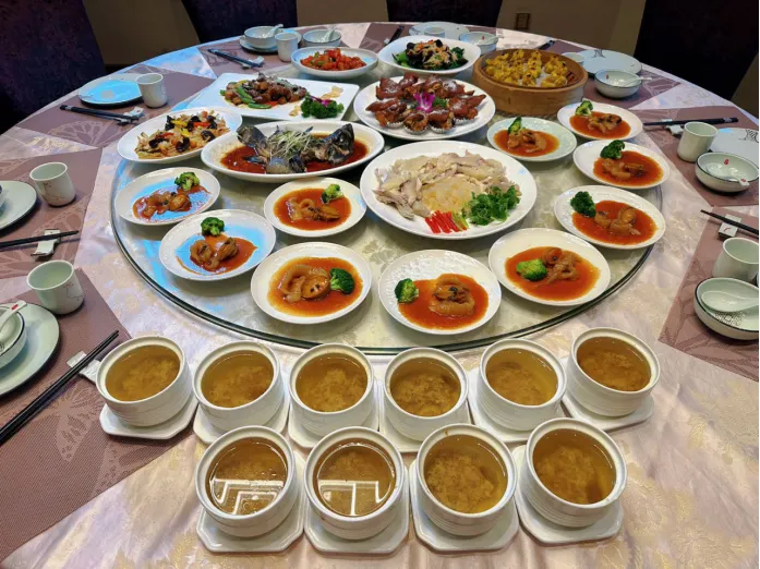 (位上)黑松露鮑魚燴花膠+鳳翼雲絲禦膳雞