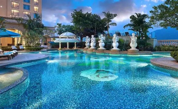 十六浦索菲特酒店空中花園泳池