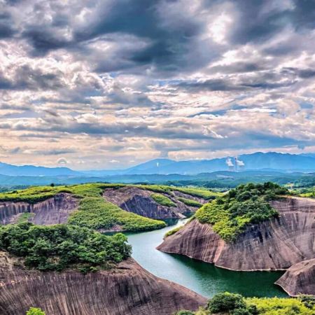 清遠+郴州4天團·《湘粵美景+飛天山．第三屆無人機表演》"碧水丹霞”高椅嶺風景區 保證入住~郴州高椅嶺丹霞秘境酒店+國際品牌~清遠連南華美達安可酒店清遠郴州美景純玩4天團