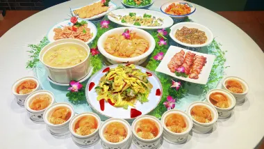 中山+佛山2天團·《食足四餐~鮑參翅肚燕五重奏+星級酒店》國際品牌~中山Le Méridien保利艾美酒店