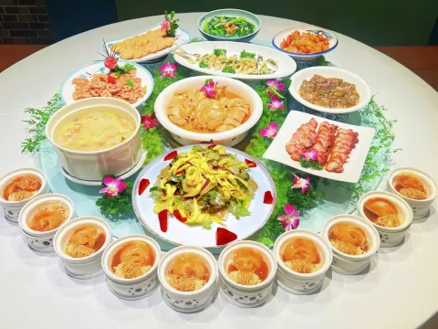 (位上)秘製紅燒金勾·鳳舞翅宴