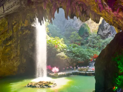 清遠+英德3天團·《千姿百態~英西峰林+食足10餐》《探祕地下河勝境~洞天仙境》《融創樂園+融創國際大馬戲~奇幻祕境》 清遠+英德3天團·《千姿百態~英西峰林+食足10餐》《探祕地下河勝境~洞天仙境》《融創樂園+融創國際大馬戲~奇幻祕境》