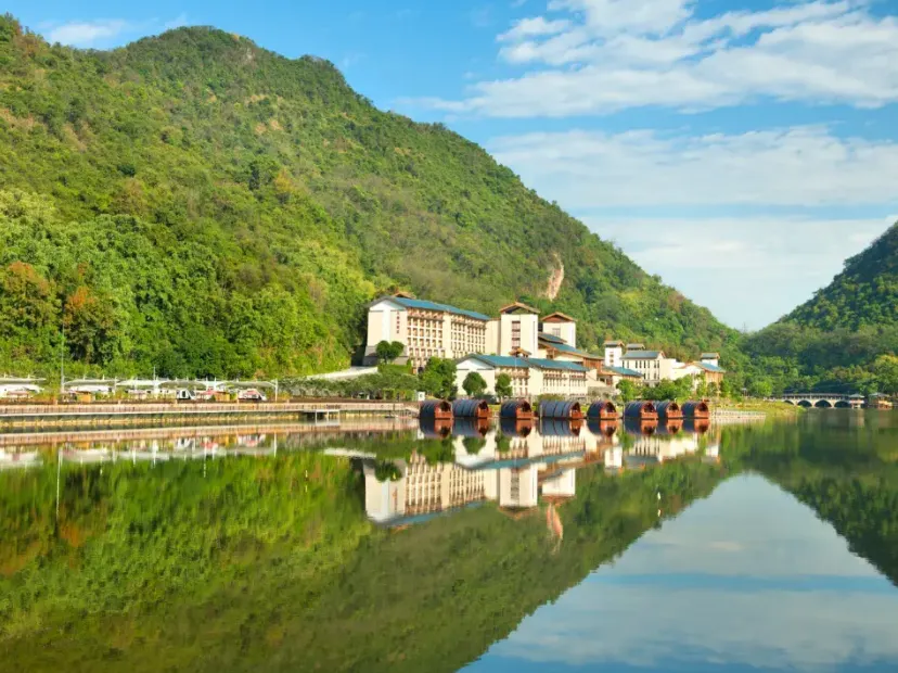 清遠寶晶宮天鵝湖溫泉酒店