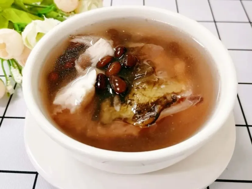 招牌黑豆魚頭湯