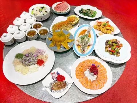 《南美人參非遺鴿宴》【(位上)瑪卡燉水鴨湯+(位上每人半隻)非遺海沙煨乳鴿宴】