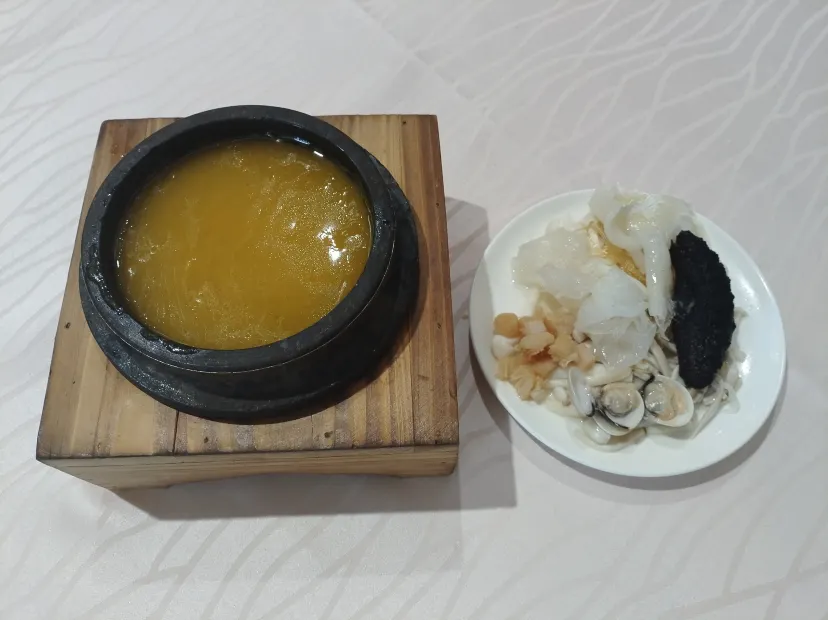 堂做金牌石鍋金湯魚翅+位上冰花燉燕窩