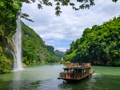 清遠+連州3天團·《荷花盛會+水晶梨季+森系風景》灕江山水仙境~「峰林曉鎮」「水晶梨園」「湟川三峽」「連州地下河」