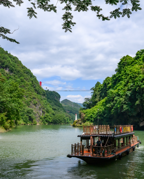 清遠+連州3天團·《荷花盛會+水晶梨季+森系風景》灕江山水仙境~「峰林曉鎮」「水晶梨園」「湟川三峽」「連州地下河」