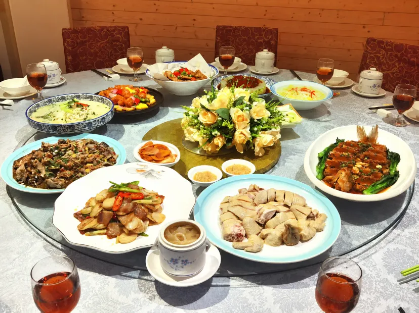 位上魚翅椰子燉雞宴