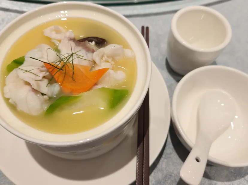 翅湯過橋脆肉鯇(位上)