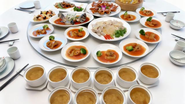 (位上)鮮燴花膠鮑魚黑松露宴