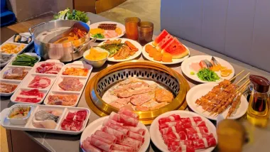 江門+中山2天團·《中山三大任食》【任食海鮮自助餐+鐵板燒烤肉】【任食紅燒石岐鴿宴】 【藥膳胡椒豬肚雞+任食脆肉鯇宴】