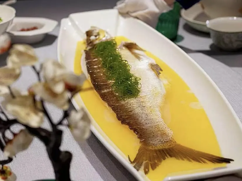 九廚淮揚 雞油蒸天目湖大白魚