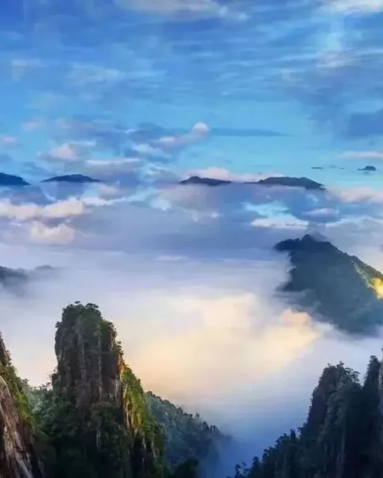 郴州4天團·《湘南美景+飛天山．第三屆無人機表演+高鐵來回》莽山森林温泉度假酒店(重本包無限次浸泡「諾亞方舟」懸崖溫泉)+莽山國家森林公園郴州美景純玩4天團