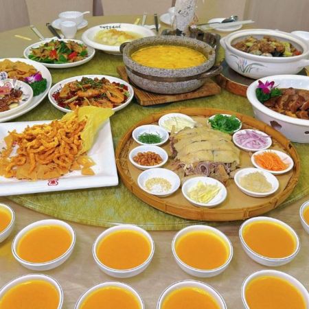 中山2天團·【八頭鮑魚+羅氏大蝦炆焗杏花雞宴】【花膠濃湯煲雞(每席兩斤)+韻味炭火蜜汁叉燒宴】入住中山東鳳大信酒