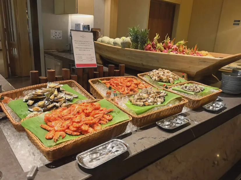 酒店豐富海鮮自助晚餐