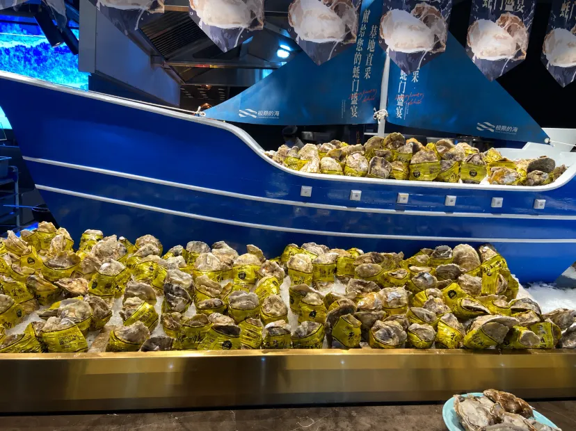 烤金枕榴蓮挪威三文魚小藍龍鮑魚生蠔自助餐