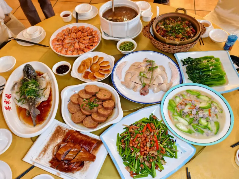 金牌燒鵝(保證每圍半隻)+開胃話梅豬手宴