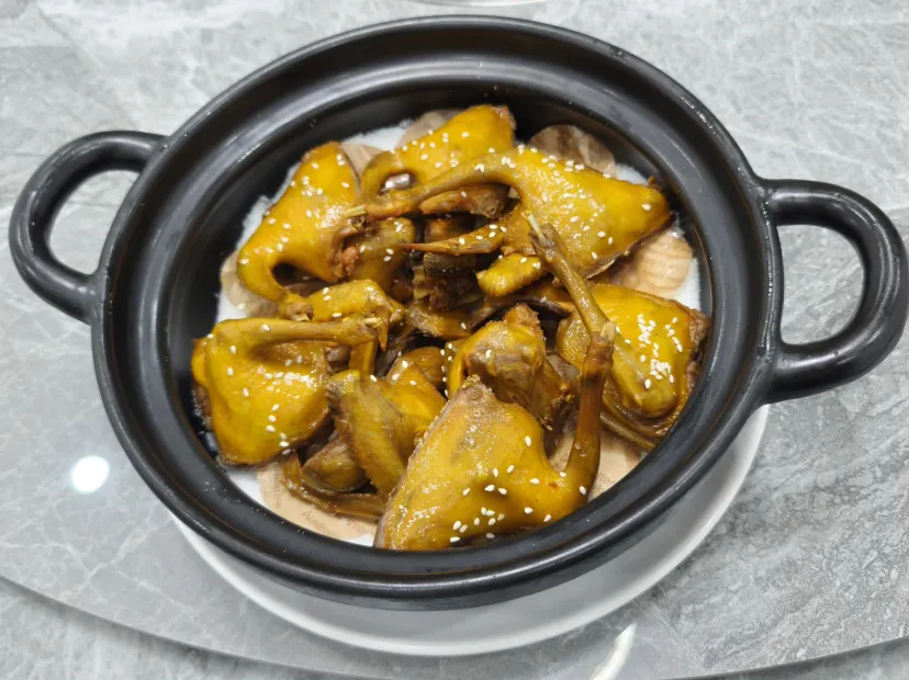 生炸妙齡乳鴿+秘製鹽焗乳鴿+中山脆肉鯇宴