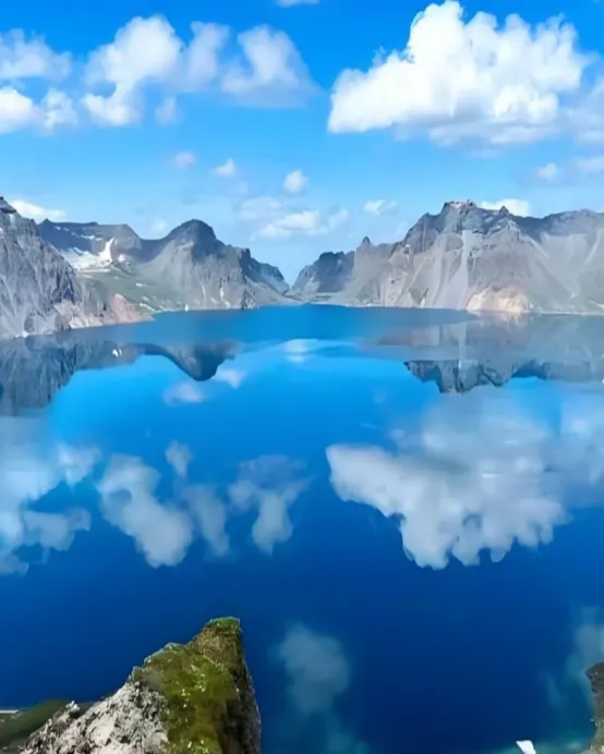 哈爾濱+長白山北景區+北京8天團·關東第一名山~長白山【重本安排VIP獨立包車】、伏爾加莊園、冰雪大世界夢幻冰雪館、東北虎林園、松花江纜車、朝鮮族古村落、哈藥六版畫博物館、體驗東北～洗大澡文化