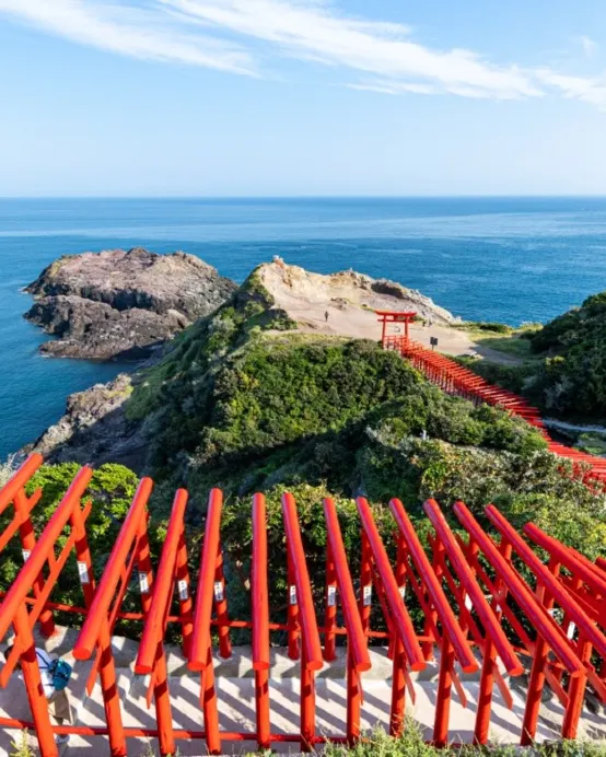 北九州市+福岡5天團·秋日賞景 溫泉之旅 元乃隅神社(123個朱紅色鳥居隧道)、「日本人氣No.1大橋」角島大橋、「日本最大鐘乳洞之一」秋芳洞/秋吉台の草紅葉、九州鐵道紀念館、宮地嶽神社