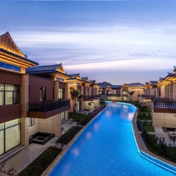 河源+韶關3天團·《冬泡温泉+夏天嬉水(網紅泳道+水上樂園)》保證入住韶關翁源龍泰翁山源温泉城(親水別墅客房)