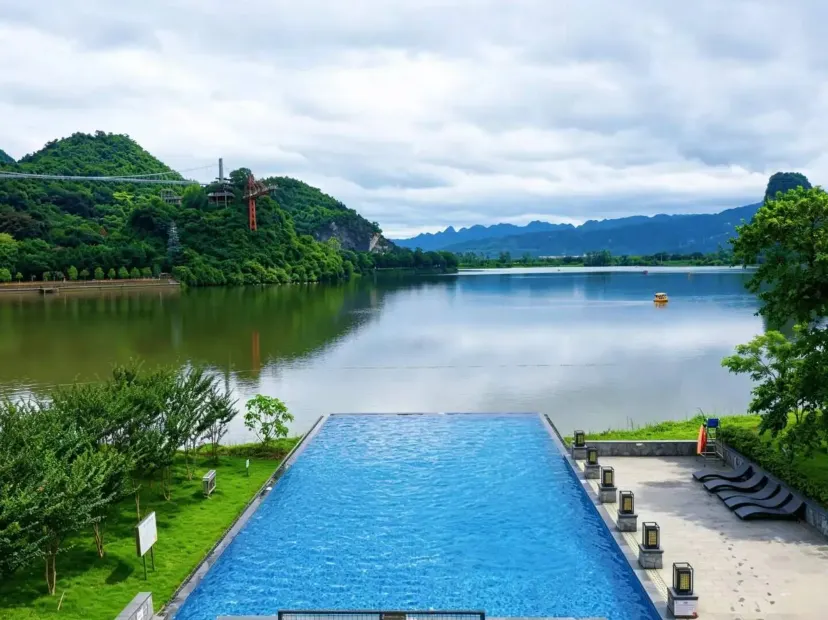 清遠寶晶宮天鵝湖溫泉酒店