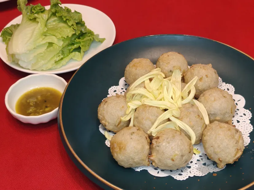 位上黑鬆露鮑汁花菇燴鮑魚+位上菊花茶薇乳鴿(每位半隻)