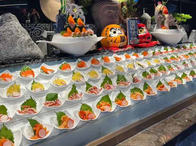 烤金枕榴蓮挪威三文魚小藍龍鮑魚生蠔自助餐