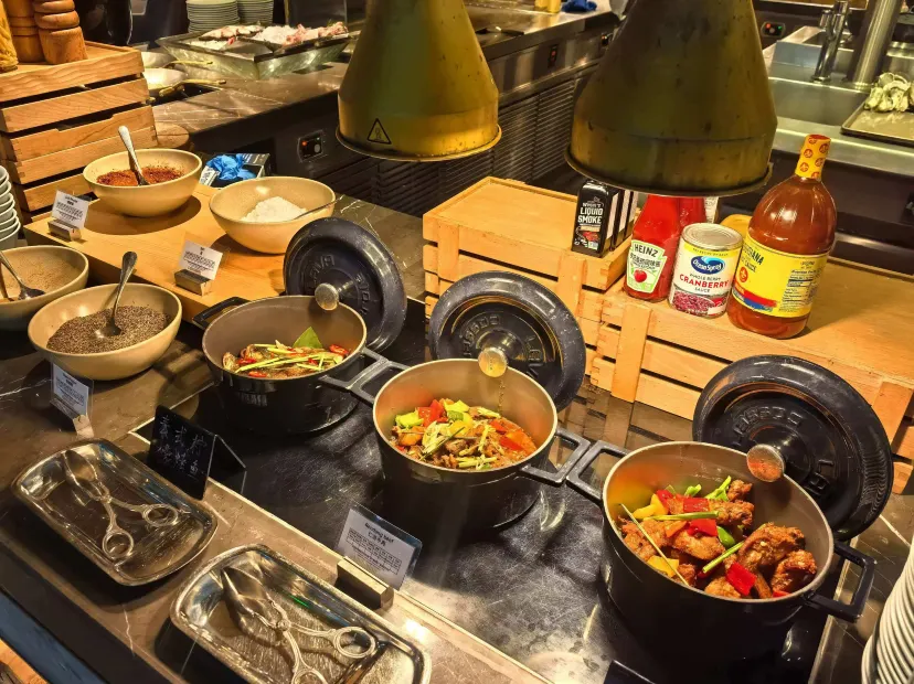 酒店豐富海鮮自助晚餐