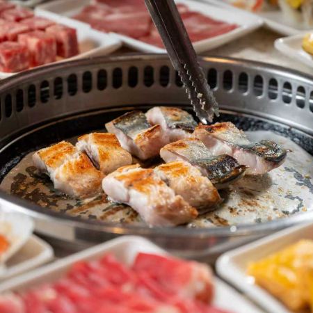 中山2天團·《平玩》【任食三文魚刺身+現烤鰻魚燒肉自助餐】【生炸妙齡乳鴿+秘製鹽焗乳鴿+中山脆肉鯇宴】【金鐘罩荔香燒鵝宴】保證入住中山喆啡酒店 抵玩2天