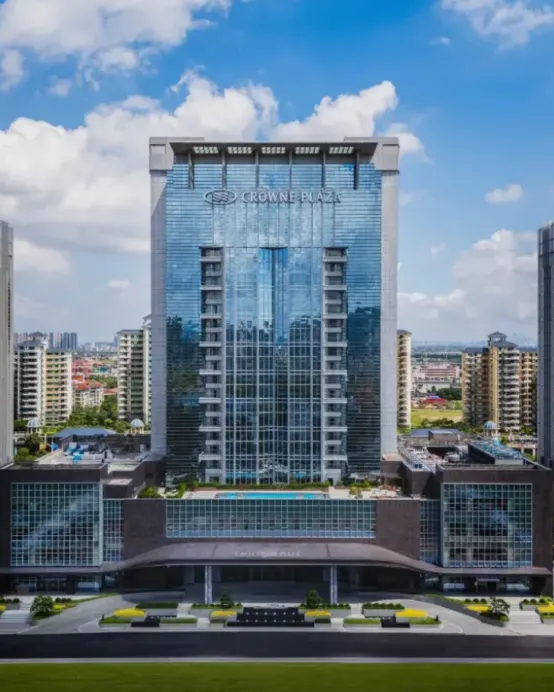 中山+佛山2天團·保證入住《2025年開業》國際品牌 Crowne Plaza 中山火炬皇冠假日酒店【(位上)濃香翅湯過橋脆肉鯇+(位上)鮑汁燴大花菇宴】【禦品黃金粥底火鍋+私房古法鹽水雞宴】