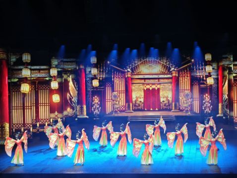 肇慶3天團·繽紛夜遊~肇慶星湖牌坊、紫荊西堤+沉浸式體驗「佛山宋城·廣東千古情」