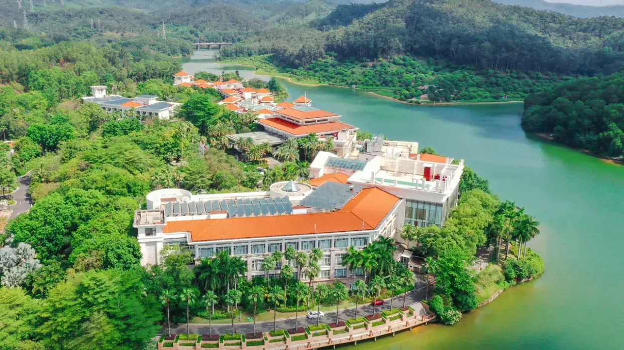 塘廈三正半山酒店