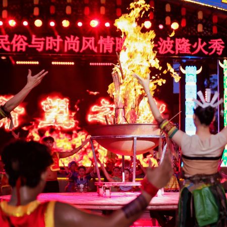 海南5天團·自在海南‧三亞、陵水、海口5天純玩團 檳榔谷夜探黎峒篝火晚宴、騎樓老街、天涯海角、亞龍灣國際玫瑰谷、海南非遺文化展示中心、威士忌博物館、東坡老碼頭、全程4晚豪華酒店