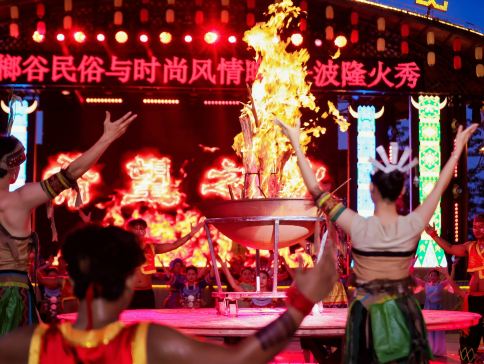 海南5天團·自在海南‧三亞、陵水、海口5天純玩團 檳榔谷夜探黎峒篝火晚宴、騎樓老街、天涯海角、亞龍灣國際玫瑰谷、海南非遺文化展示中心、威士忌博物館、東坡老碼頭、全程4晚豪華酒店 海南5天團·自在海南‧三亞、陵水、海口5天純玩團 檳榔谷夜探黎峒篝火晚宴、騎樓老街、天涯海角、亞龍灣國際玫瑰谷、海南非遺文化展示中心、威士忌博物館、東坡老碼頭、全程4晚豪華酒店