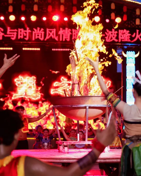 海南5天團·自在海南‧三亞、陵水、海口5天純玩團 檳榔谷夜探黎峒篝火晚宴、騎樓老街、天涯海角、亞龍灣國際玫瑰谷、海南非遺文化展示中心、威士忌博物館、東坡老碼頭、全程4晚豪華酒店