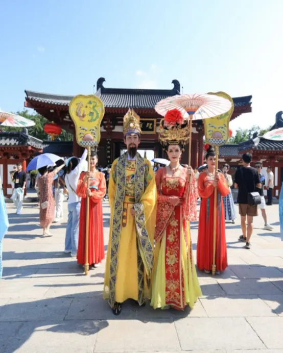 陝西6天團·復活節~西安、華山純玩團※華山、兵馬俑博物館、華清宮御湯遺址、《長恨歌》表演、漢陽陵、十二時辰主題街區(穿唐代古裝拍照)、大唐不夜城、秦嶺四寶館~觀看唯一棕色大熊貓、青龍寺櫻花、興慶宮賞鬱金香