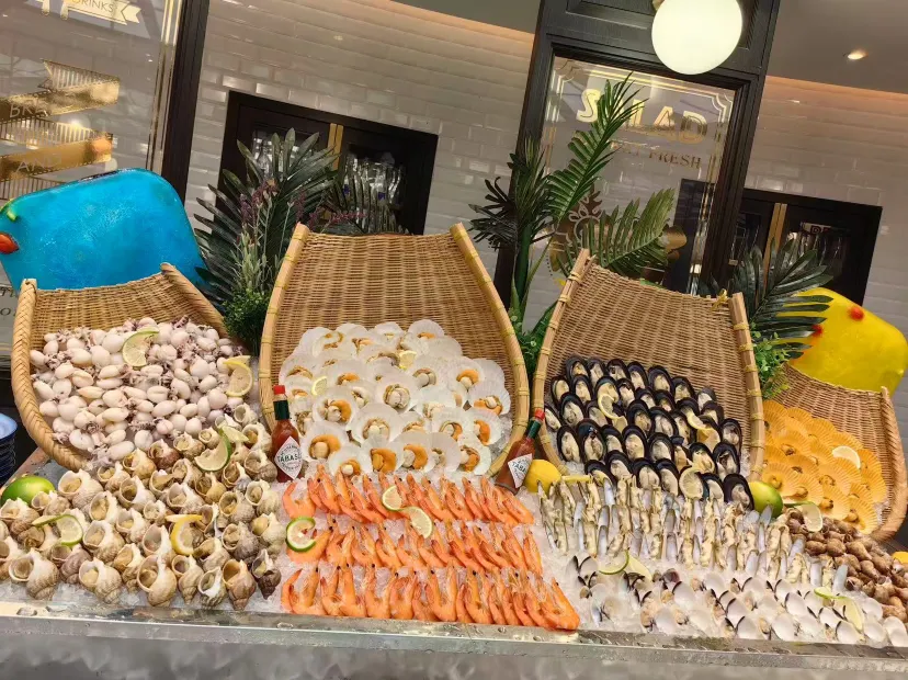 酒店豐富海鮮自助晚餐